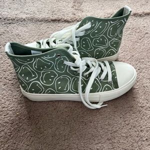 Green and white smiley faces converse style high tops from American Eagle size 9